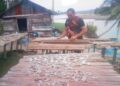 Harga Garam Melambung Tinggi, Pembuat Ikan Kering di Pasbar Mengeluh 4 Harga Garam Melambung Tinggi, Pembuat Ikan Kering di Pasbar Mengeluh