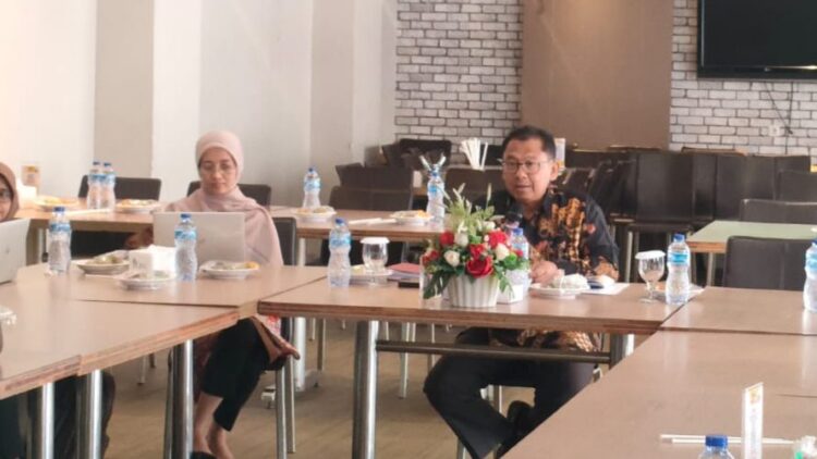 OJK Sumbar Terima 1.776 Layanan Masyarakat, Paling Banyak soal Pinjol dan Investasi Ilegal 1 OJK Sumbar saat mengadakan pertemuan dengan sejumlah awak media di Padang. (Foto: Dok. Diskominfo Padang)