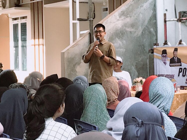 Calon anggota DPRD Padang Rachmad Wijaya bersilaturahmi dengan warga Jati, Kecamatan Padang Timur, Kota Padang, Selasa (26/9/2023).