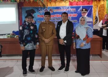 Rektor UNP dan Bupati 50 Kota Syafaruddin serta Komisioner KI Sumbar Arif Yumardi (dok. istimewa)