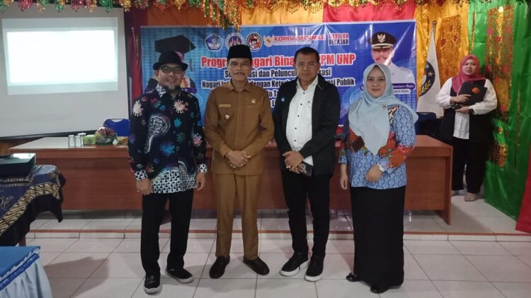 Perkuat Informasi Publik, Rektor UNP Luncurkan Aplikasi Nagari Informatif 1 Rektor UNP dan Bupati 50 Kota Syafaruddin serta Komisioner KI Sumbar Arif Yumardi (dok. istimewa)