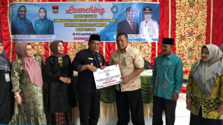 Cegah Stunting, Semen Padang Salurkan Bantuan PMT di Pauh 1 Semen Padang Salurkan Bantuan PMT di Pauh. (dok. Humas)