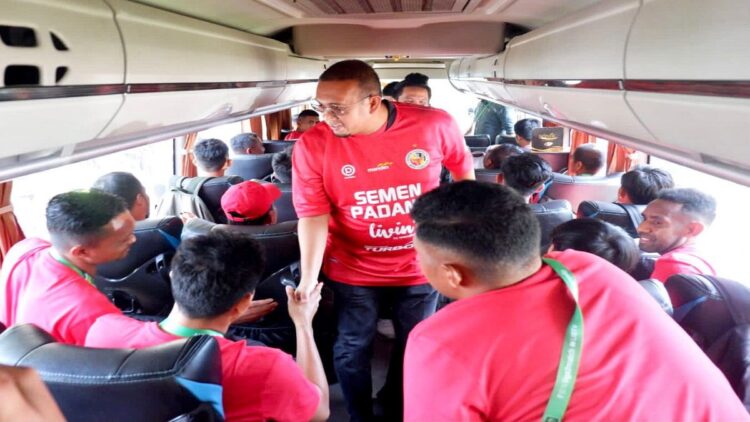 Penasehat Tim Semen Padang Andre Rosiade menjanjikan bonus puluhan juta jika Semen Padang FC berhasil menang melawan PSDS. (Foto: Dok. Istimewa)