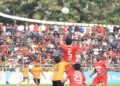 Bawa 21 Pemain, Semen Padang FC Siap Jungkalkan PSDS 4 Pemain Semen Padang FC berebut bola di udara dengan pemain PSDS. (Foto: Dok. Istimewa)