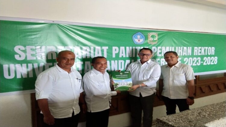 Feri Arlius Resmi Daftar jadi Bakal Calon Rektor Unand, Ini yang Akan Dilakukan jika Terpilih 1 Dosen Fakultas Pertanian, Feri Arlius Datuak Simpado resmi mendaftarkan diri sebagai Bakal Calon Rektor Unand periode 2023-2028. (Foto: Dok. Istimewa)