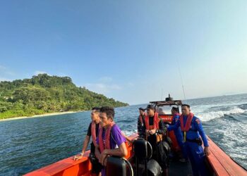Pencarian dua ABK kapal yang hilang di perairan Pessel. (Foto: Dok. Basarnas)