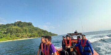 Hari Kedua Pencarian, Tim SAR Gabungan Belum Temukan ABK yang Hilang Kontak di Laut Pessel 8 Pencarian dua ABK kapal yang hilang di perairan Pessel. (Foto: Dok. Basarnas)