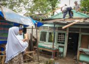 Rumahnya Dibedah Semen Padang, Marlis Berurai Air Mata