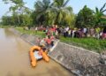 Bocah 2 Tahun Meninggal usai Terpeleset dan Terseret Arus Sungai di Dharmasraya 6 Evakuasi bocah tenggelam di Dharmasraya. (Foto: Dok. Istimewa)
