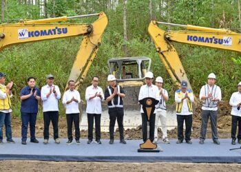 Presiden: IKN Tidak Hanya Dibangun Pemerintah, tapi Juga Dunia Usaha 5 Presiden Jokowi saat melakukan peletakan groundbreaking Hotel Vasanta di kawasan Ibu Kota Nusantara, Kabupaten Penajam Paser Utara, Kalimantan Timur, Sabtu (23/09/2023). (Foto: BPMI Setpres/Muchlis Jr)