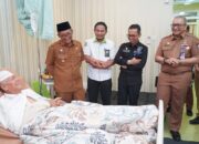 Dibesuk Jajaran Pemko Padang di RS Unand, Eks Wawako Ternyata Alami Patah Tangan Kanan