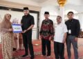 Baznas Padang Panjang salurkan zakat Rp288 juta kepada Mustahik. (Foto: Dok. Istimewa)