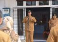 Wawako Pariaman, Sumbar Mardison Mahyuddin saat memimpin apel pagi ASN di lingkungan Pemerintah Kecamatan Pariaman Tengah, Pariaman, Senin. (Foto: Dok. Antara/HO-Diskominfo Pariaman)