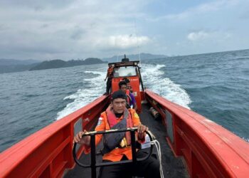 Basarnas: Kolaborasi Lintas Sektor Kunci Penanganan Bencana di Sumbar 10 Ilustrasi Basarnas sedang melaksanakan tugas kemanusiaan. (Foto: Dok. Basarnas)