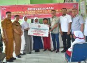 Terima Bantuan Pendidikan dari Semen Padang, Siswa MTs Ini Menangis