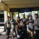 Pelaku pencurian kendaraan bermotor (curanmor) yang terjadi pada Selasa (26/9/2023) dini hari kepergok massa. (Foto: Dok. Polsek Koto XI Tarusan)
