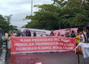 Pedagang Pantai Padang Tutup Akses Jalan, Tolak Direlokasi