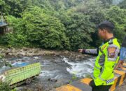 Rem Blong, Truk Pakan Ayam Terjun ke Jurang Lembah Anai