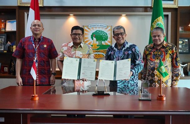 Kampus Punya Peranan Penting Tekan Kecelakaan Lalu Lintas, Kok Bisa? 1 Penandatanganan kerjasama keselamatan lalu lintas antara Unand dan Jasa Raharja. (Foto: Dok. PPID Unand)