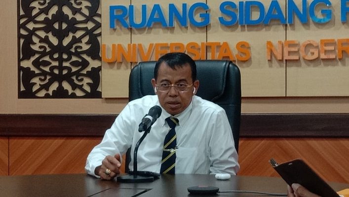 Rektor UNP, Prof Ganefri. (Foto: Dok. Radarsumbar.com/Muhammad Aidil)
