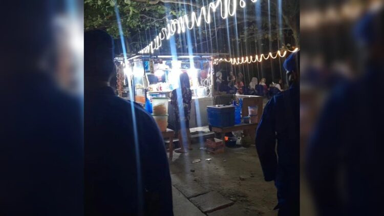 Tim gabungan Pemko Padang melakukan pengawasan terhadap PKL di Jalan Samudra. (Foto: Dok. Satpol PP Padang)