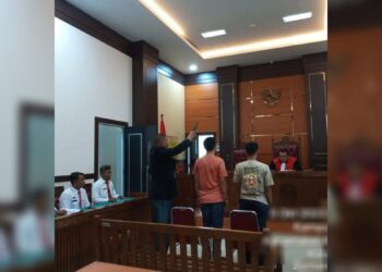 Warga Padang Ini Diadili Gegara Buang Sampah Sembarangan