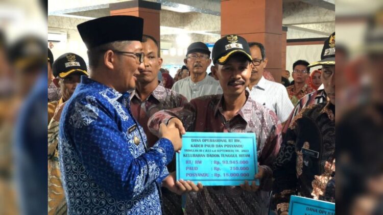 Wali Kota Padang Hendri Septa mengajak masyarakat mengaktifkan Bank Sampah. (Foto: Dok. Diskominfo Padang)
