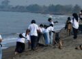 Ikuti BUMN Environmental Movement, Milenial Semen Padang Bersihkan Pantai Padang 2 BUMN Enviromental Movement di Pantai Padang. (dok. Humas)