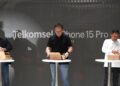 Lineup iPhone 15 dan iPhone 15 Pro Kini Tersedia di Telkomsel TShop 2 Telkomsel hadirkan penawaran terbaik untuk seluruh lineup iPhone 15 dan 15 Pro dengan ragam paket bundling bernilai tambah yang berikan pelanggan pengalaman gaya hidup digital #MakinMaksimal. Seluruh pelanggan bisa menikmati penawaran ini mulai 27 Oktober 2023. (dok. Telkomsel)