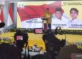 Ketua Umum Partai Golkar Airlangga Hartarto, saat membacakah hasil keputusan Rapat Pimpinan Nasional (Rapimnas) di Kantor DPP Golkar, Jakarta, Sabtu (21/10/2013). (ANTARA/Fauzi Lamboka)