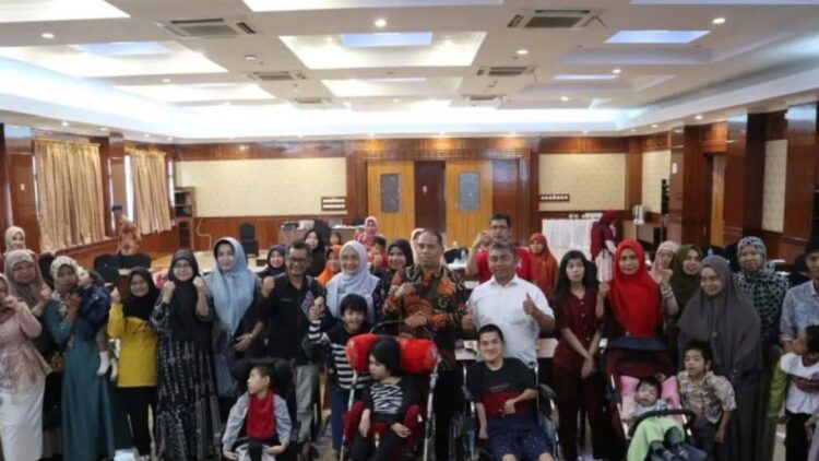 Anggota sekaligus Sekretaris Komisi I DPRD Sumatera Barat (Sumbar) Rafdinal mengikuti bimtek penanganan cerebral palsy. (Antara/HO-Humas DPRD Sumbar).