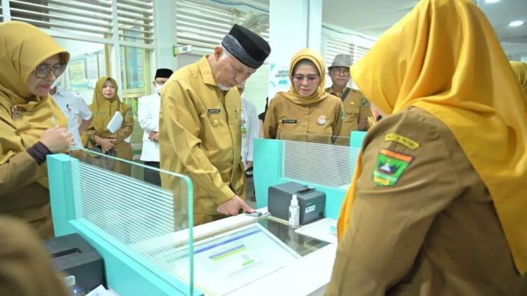 Gubernur Sumbar, Mahyeldi tinjau fasilitas UPTD BKIM Sumbar. (ANTARA/HO-Biro Adpim Sumbar)