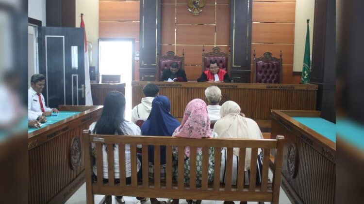 Warga Padang menjalani sidang tipiring. (Foto: Dok. Satpol PP Padang)