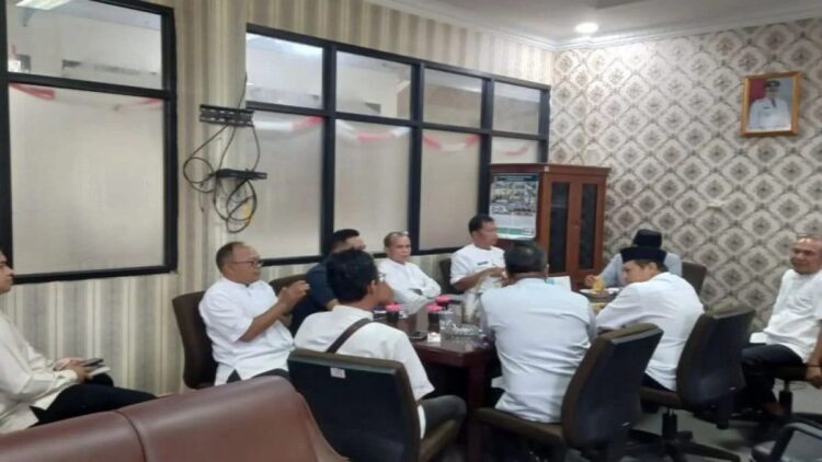 Rapat koordinasi pembahasan percepatan penyerahan sertifikasi rumah korban gempa bumi 2009. Dok Diskominfo Agam