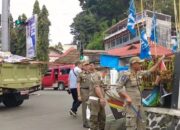 Langgar Perda, Satpol PP Bukittinggi Copot Atribut Kampanye Politik