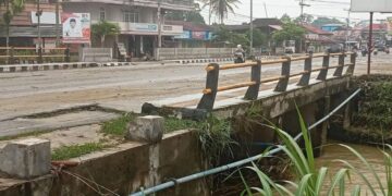 Rusak Dihantam Banjir, Warga Minta Jembatan Panapa Pasaman Diperbaiki