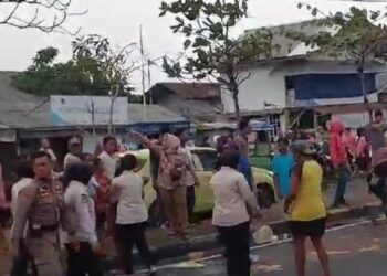 Penertiban PKL di Pantai Padang Ricuh, Anggota Satpol PP Dilempar Batu-Disiram Air Cabai