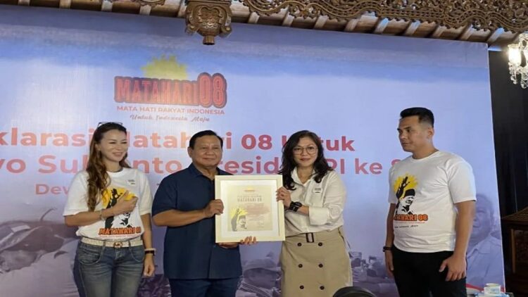 Bakal calon presiden (capres) dari Koalisi Indonesia Maju (KIM) Prabowo Subianto menghadiri deklarasi kelompok relawan Mata Hari Rakyat Indonesia (Matahari) 08 di kawasan Jakarta Selatan, Minggu (15/10/2023). (ANTARA/Fath Putra Mulya)