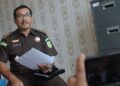 Kasi Intel Kejari Bukittinggi, Wiwin Iskandar Islamy, saat memberikan keterangan kepada wartawan. Kejari Bukittinggi menerapkan langkah Restorative Justice kepada dua pelaku penyalahgunaan narkotika (Antara/Al Fatah)