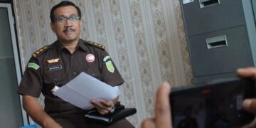 Kejari Bukittinggi Terapkan Restorative Justice untuk Dua Kasus Narkotika 8 Kasi Intel Kejari Bukittinggi, Wiwin Iskandar Islamy, saat memberikan keterangan kepada wartawan. Kejari Bukittinggi menerapkan langkah Restorative Justice kepada dua pelaku penyalahgunaan narkotika (Antara/Al Fatah)