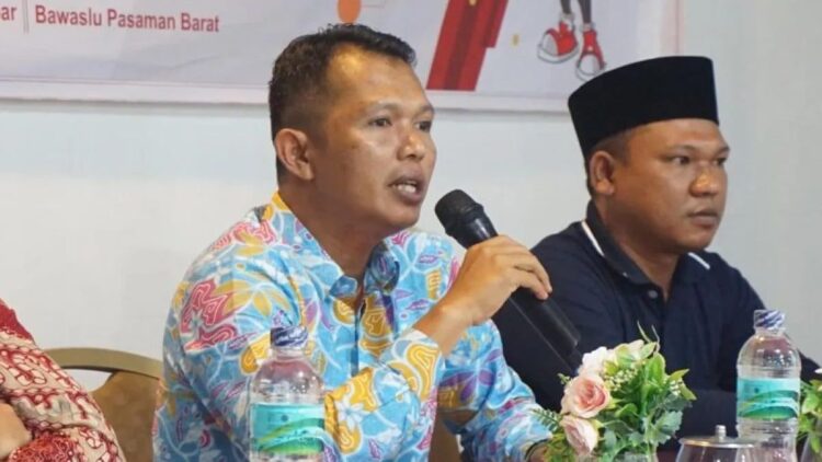 Ketua Bawaslu Pasaman Barat Wanhar. (dok. Antara/Altas Maulana)