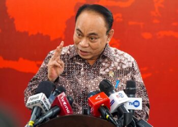 Pemerintah Terus Bersihkan Judi Online dari Ruang Digital 2 Menkominfo Budi Arie Setiadi memberikan keterangan pers di Kompleks Istana Kepresidenan, Jakarta, Jumat (13/10/2023), usai menghadap Presiden Jokowi. (Foto: BPMI Setpres)