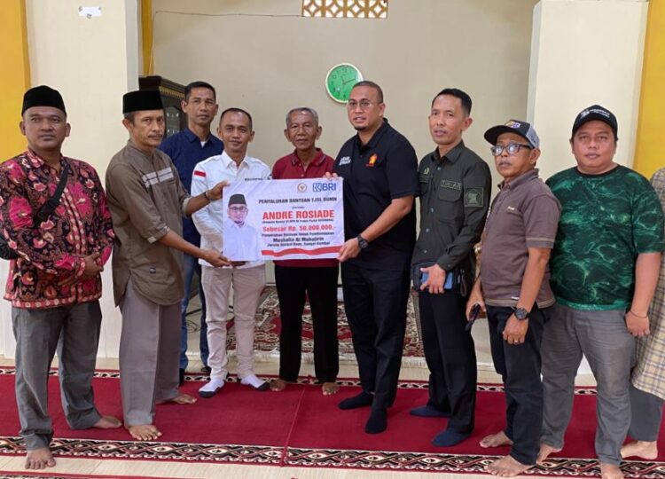 Andre Rosiade Bantu Pembangunan Mushalla Al Muhajirin Sungai Rumbai Dharmasraya 1 Andre Rosiade membantu pembangunan Mushalla Al Muhajirin Sungai Rumbai Dharmasraya. (Foto: Dok. Istimewa)