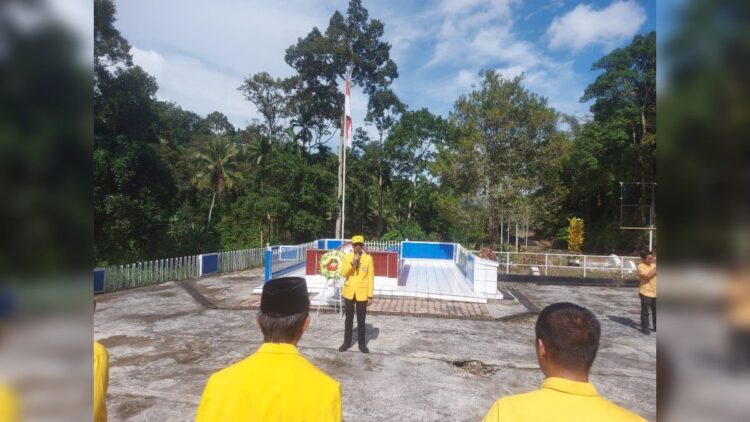 Bacaleg Golkar se-Limapuluh Kota Ziarah ke Makam Pahlawan Situjuah Batua. (Foto: Dok. Istimewa)
