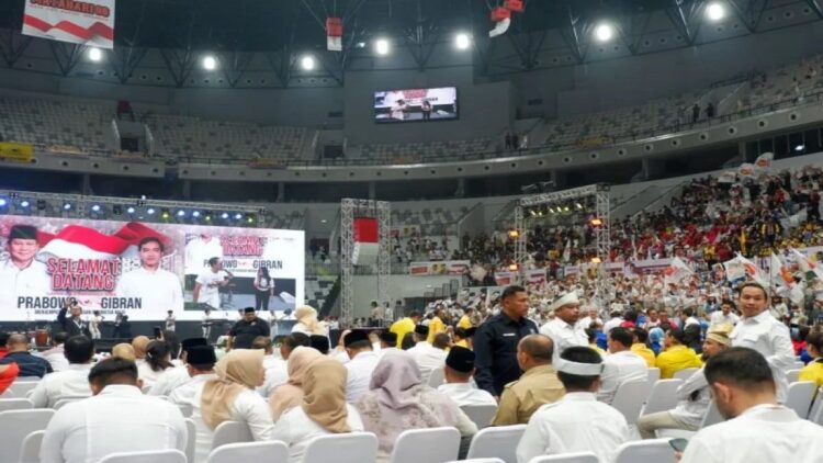 Deklarasi Prabowo-Gibran, Ribuan Pendukung Padati Indonesia Arena GBK Jakarta 1 Pendukung bakal pasangan capres dan cawapres Prabowo Subianto-Gibran Rakabuming Raka berkumpul di Indonesia Arena, GBK, Jakarta Selatan, Jakarta, Rabu (25/10/2023). (ANTARA/Uyu Septiyati Liman)