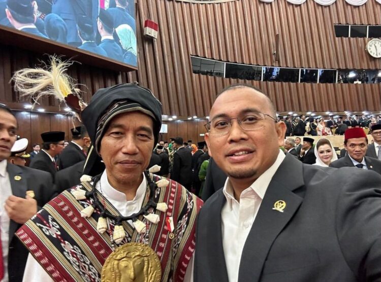 Presiden Jokowi bersama Andre Rosiade berfoto pada suatu kesempatan. (Foto: Dok. Istimewa)