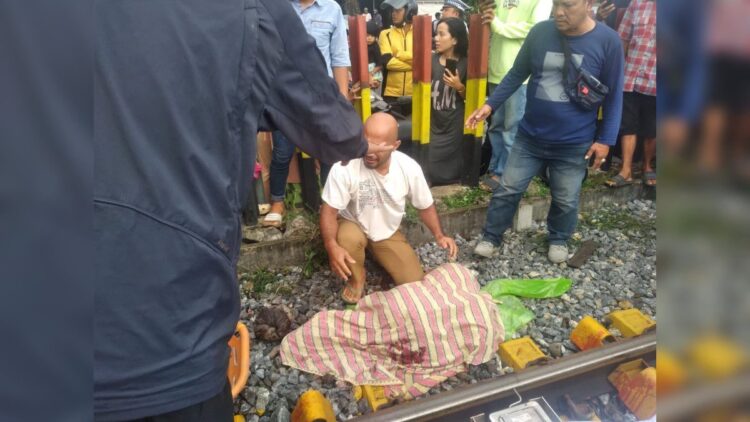 Tragis! Mahasiswa di Padang Tewas dengan Badan Putus usai Ditabrak Kereta Api 1 Kecelakaan maut di Lubukbuaya pada Rabu (25/10/2023) pagi. (Foto: Dok. Istimewa)