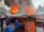 Tujuh Rumah Hangus dan 9 KK Terdampak saat Kebakaran Pasar Kuliner Padang Panjang