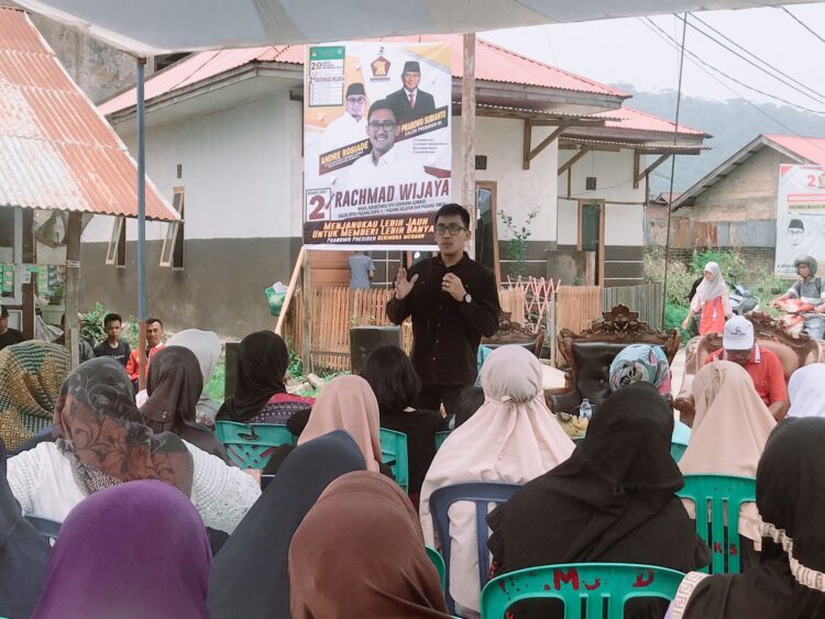 Rachmad Wijaya, Bacaleg DPRD Kota Padang Diterima Antusias Warga Ganting 1 Bacaleg DPRD Padang Dapil V (Padang Timur dan Padang Selatan) Rachmad Wijaya berdialog dengan warga Ganting, Kecamatan Padang Timur, Sabtu (30/9/2023).