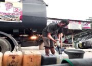 Bacaleg Gerindra DPRD Padang Rachmad Wijaya Salurkan Air Bersih untuk Warga di Padang Selatan